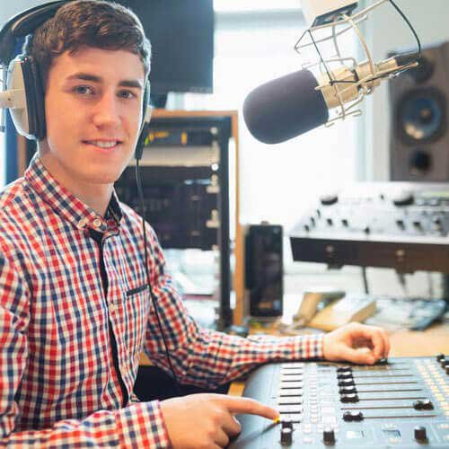 RİZE FM'de yayında